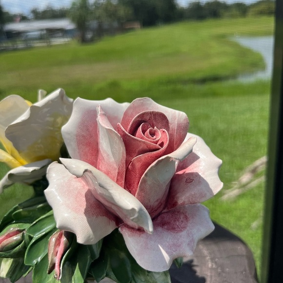 Capodimonte Porcelain Flower Rose Bouquet Basket Centerpiece Vintage - Picture 3 of 17